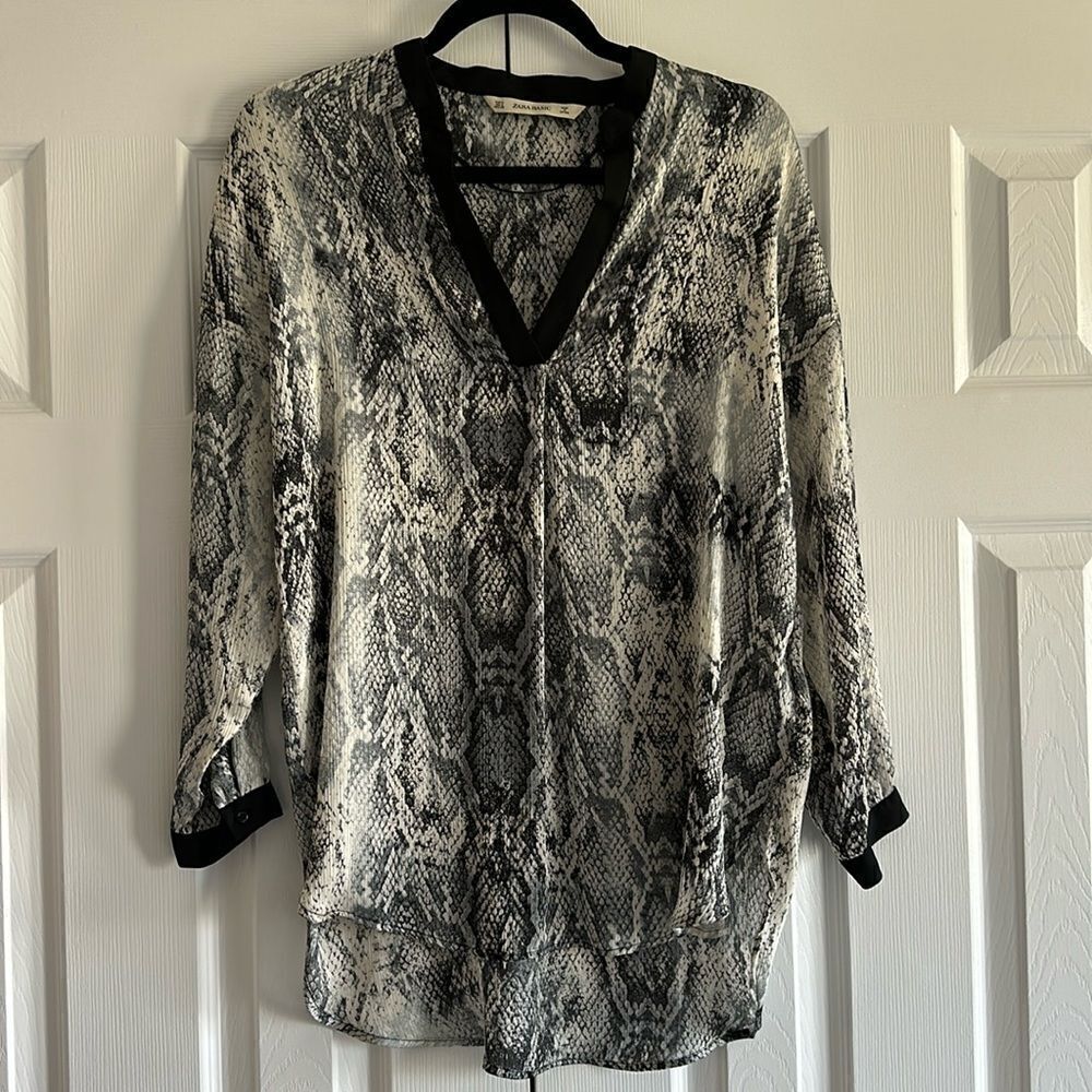 Zara Basic Women’s V Neck Snakeskin Black & Grey Blouse